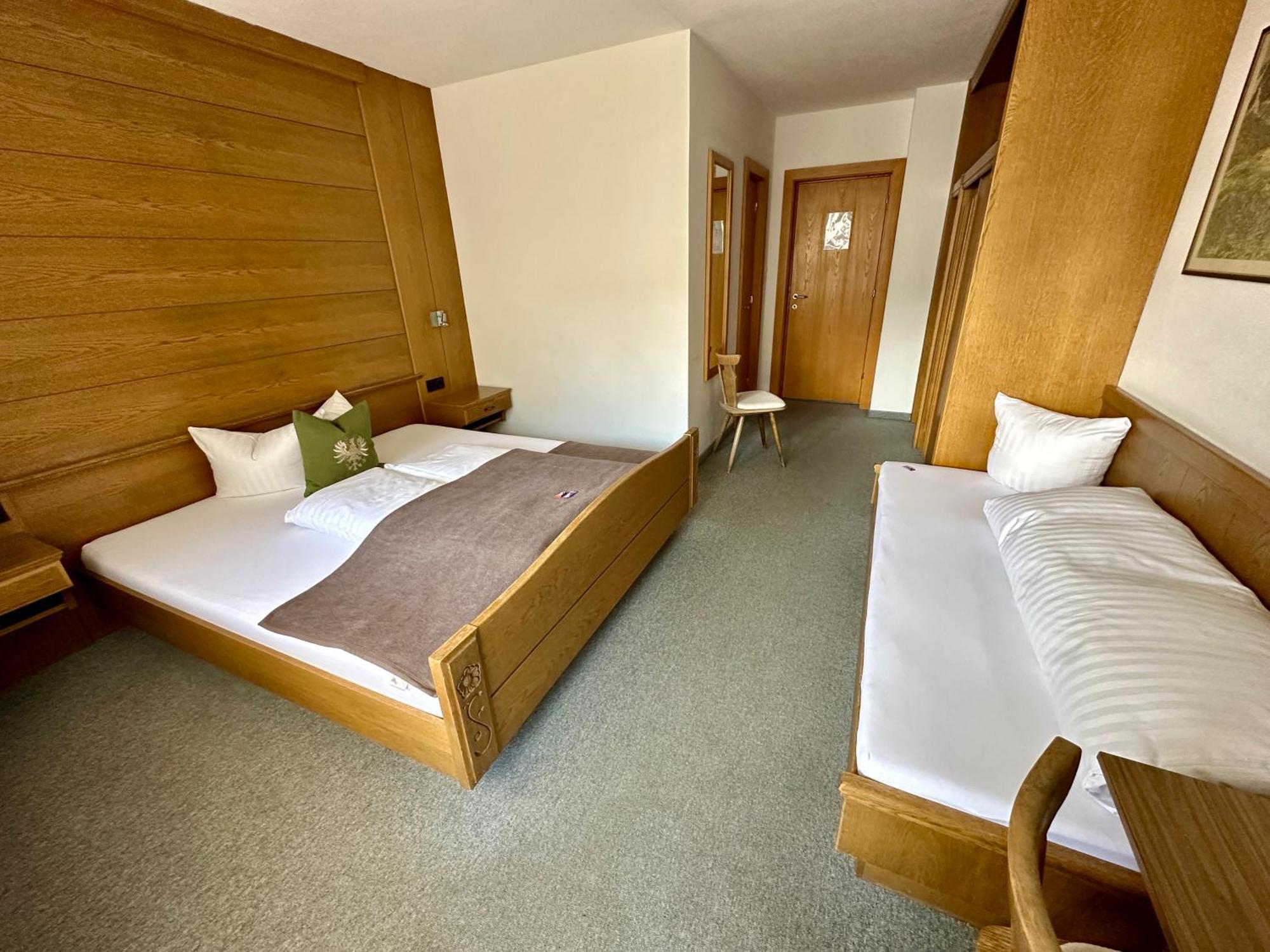 Hotel Zirbenhof ザンクト・レオンハルト・イム・ピッツタール 部屋 写真