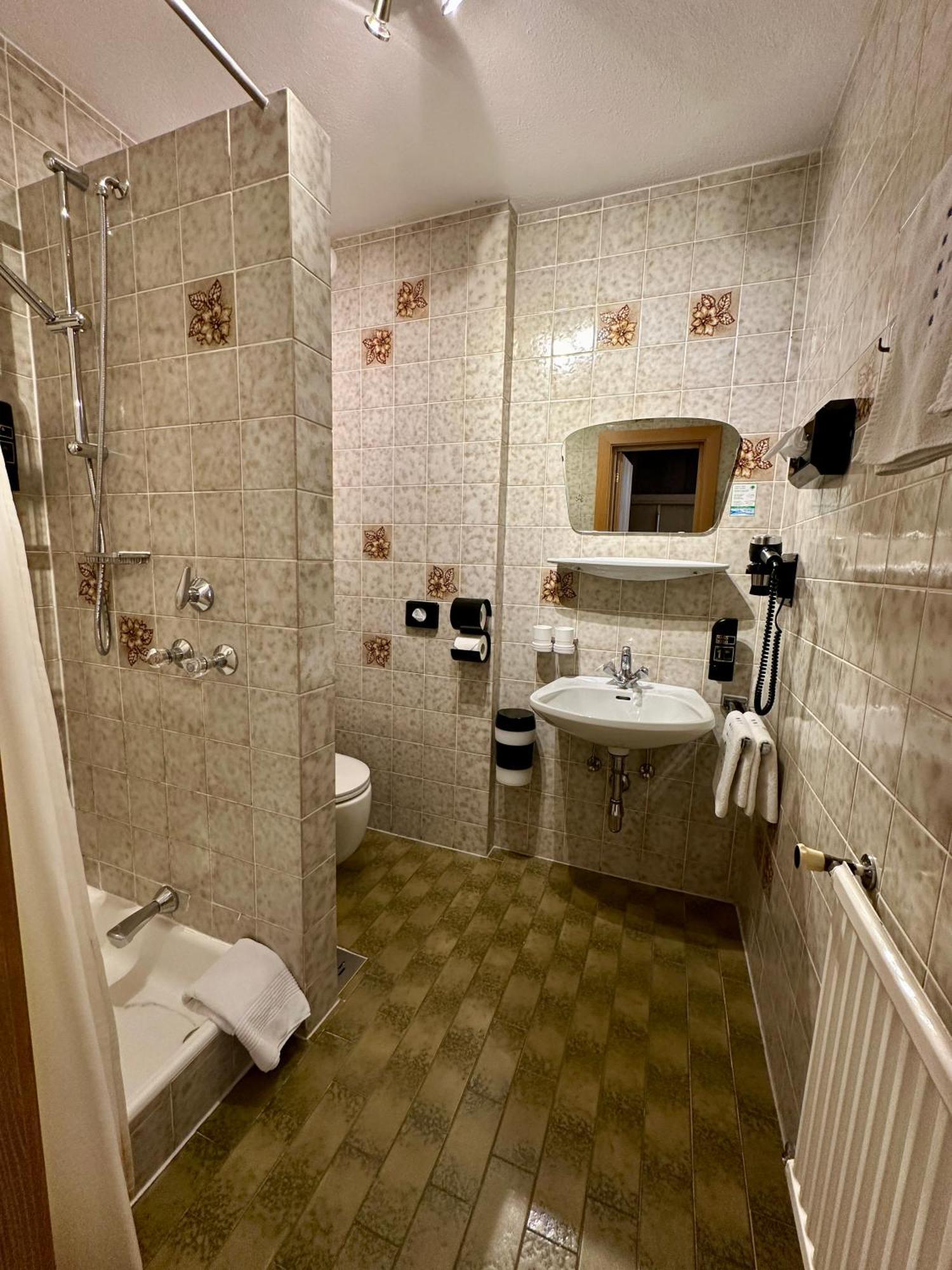 Hotel Zirbenhof ザンクト・レオンハルト・イム・ピッツタール 部屋 写真
